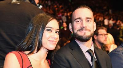 La superestrella de WWE CM Punk y su esposa AJ Lee