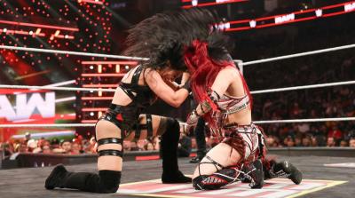 Las superestrellas de WWE Stephanie Vaquer e IYO SKY Las superestrellas de WWE Stephanie Vaquer e IYO SKY