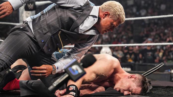 Cody Rhodes ataca a John Cena