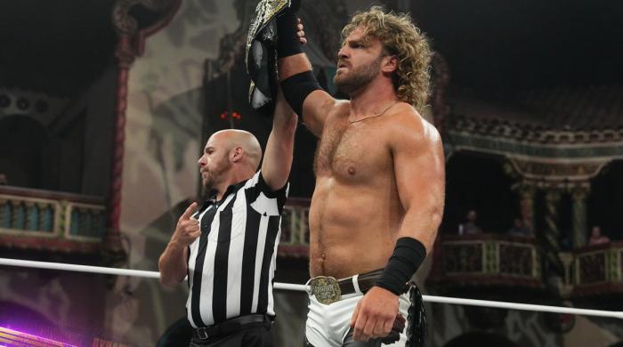 El Campeón Mundial de AEW Hangman Page