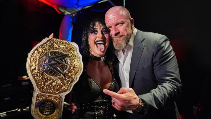 Rhea Ripley y HHH Rhea Ripley y HHH