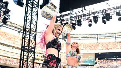 Alexa Bliss y Charlotte Flair en SummerSlam
