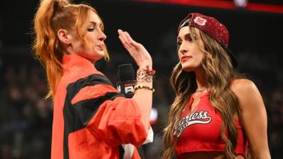 WWE Raw Nikki Bella y Becky Lynch 