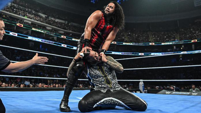 Talla Tonga en WWE SmackDown Talla Tonga en WWE SmackDown