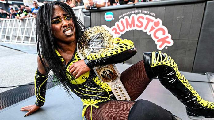 Naomi retiene el Campeonato Mundial Femenino en WWE SummerSlam