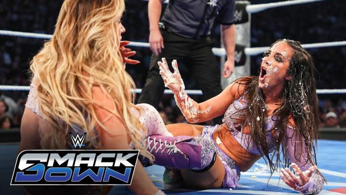 Charlotte Flair le propina un pastelazo a Chelsea Green en SmackDown Charlotte Flair le propina un pastelazo a Chelsea Green en SmackDown