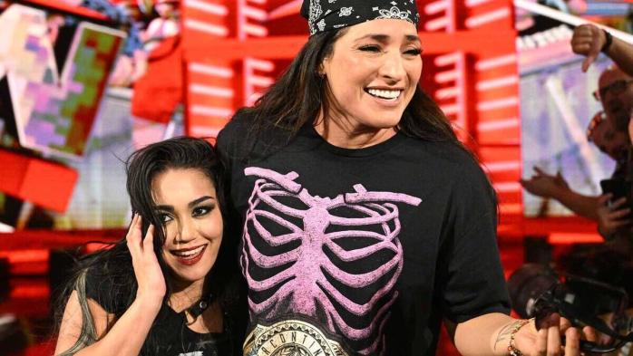 Roxanne Pérez logra una sorpresiva victoria sobre IYO SKY en WWE Raw Roxanne Pérez logra una sorpresiva victoria sobre IYO SKY en WWE Raw