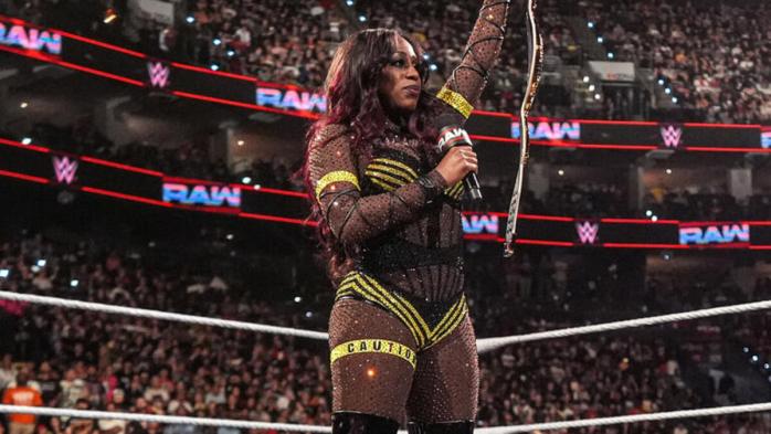 Naomi confirma su embarazo en WWE Raw Naomi confirma su embarazo en WWE Raw