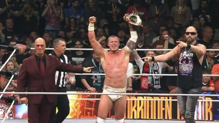 Kyle Fletcher retiene el Campeonato TNT en AEW x NJPW Forbidden Door 2025 Kyle Fletcher retiene el Campeonato TNT en AEW x NJPW Forbidden Door 2025