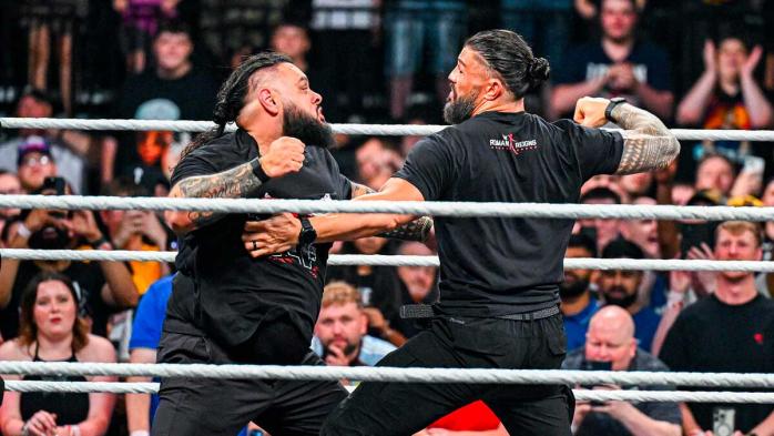 Roman Reigns y Bronson Reed calientan su lucha en Clash in Paris a golpes en Raw