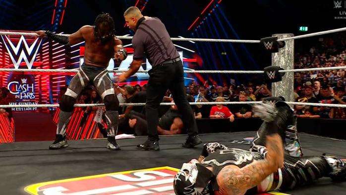 Kofi Kingston da la campanada en WWE Raw venciendo a Penta Kofi Kingston da la campanada en WWE Raw venciendo a Penta