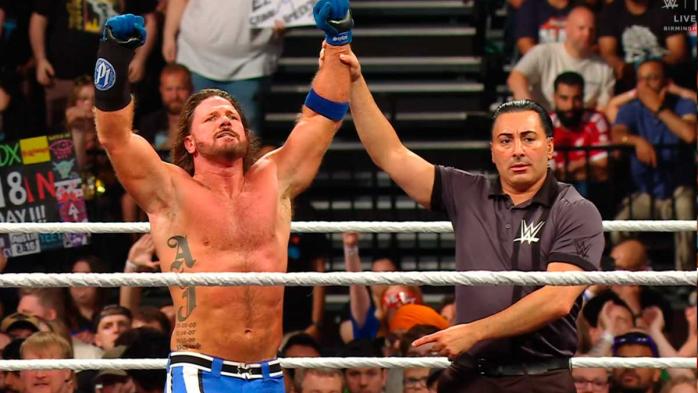 AJ Styles vence a Finn Bálor en WWE Monday Night Raw