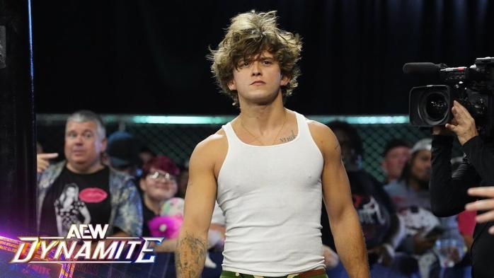 Hook regresa a AEW Dynamite y ataca a Wheeler Yuta Hook regresa a AEW Dynamite y ataca a Wheeler Yuta