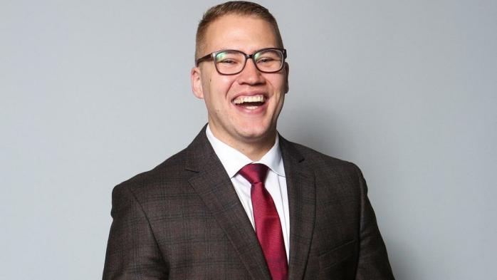 Ian Riccaboni recibe elogios internos y firma nuevo contrato con AEW Ian Riccaboni recibe elogios internos y firma nuevo contrato con AEW