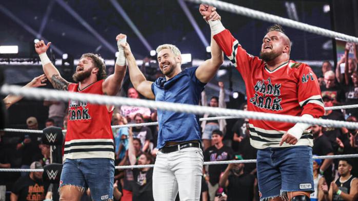 Joe Hendry aparece para confrontar a DarkState en WWE NXT Joe Hendry aparece para confrontar a DarkState en WWE NXT