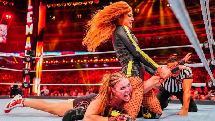 Ronda Rousey confirma que se negó a rendirse ante Becky Lynch en 2018 Ronda Rousey confirma que se negó a rendirse ante Becky Lynch en 2018