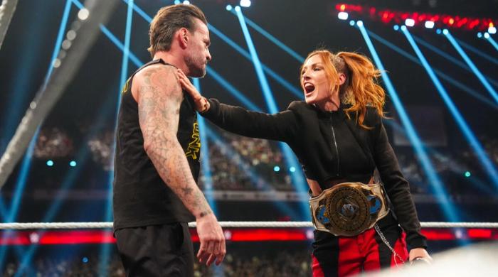 Kevin Nash critica el segmento de Becky Lynch y CM Punk en WWE Raw: "Parece violencia doméstica"