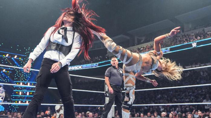 Charlotte Flair y Alexa Bliss continúan como Campeonas por Parejas en SmackDown