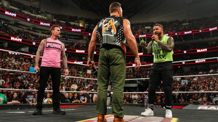 CM Punk y LA Knight confrontan a Jey Uso: "Te estás convirtiendo en Roman Reigns"