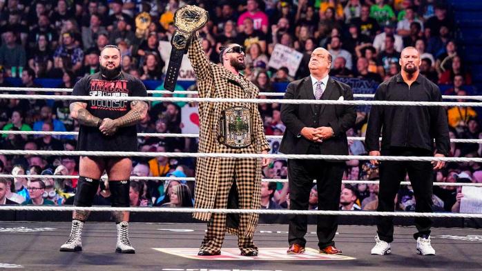 Seth Rollins se rinde un homenaje en el opener de WWE Raw Australia Seth Rollins se rinde un homenaje en el opener de WWE Raw Australia