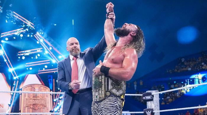 Seth Rollins podría haberse lesionado en WWE Crown Jewel Seth Rollins podría haberse lesionado en WWE Crown Jewel
