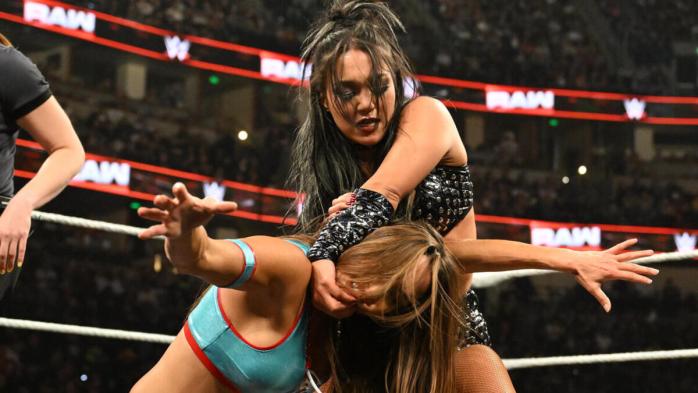Roxanne Pérez derrota a Nikki Bella en WWE Raw Roxanne Pérez derrota a Nikki Bella en WWE Raw