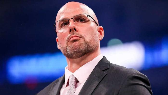 Adam Pearce cumple 30 años en el wrestling y promete seguir dando guerra