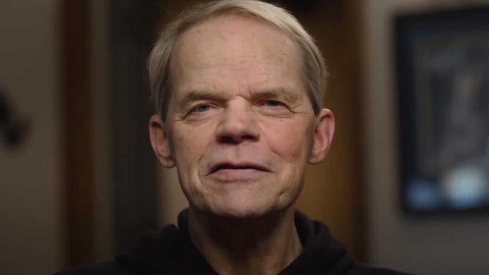 Lex Luger emociona a los fans al volver a ponerse en pie tras casi dos décadas