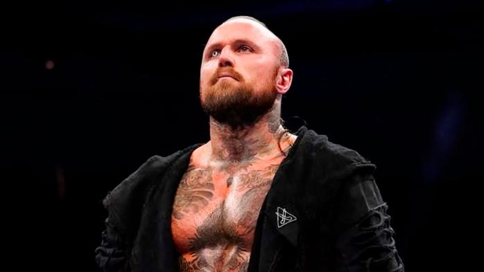 Aleister Black revela el plan cancelado para luchar con Randy Orton en WrestleMania