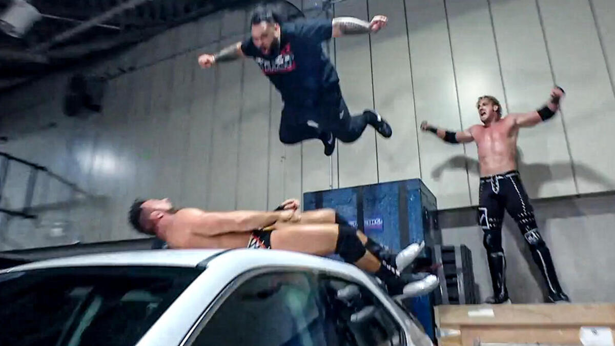 The Vision ataca brutalmente a LA Knight tras el evento estelar de WWE Raw