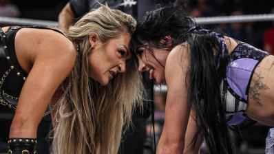 Izzi Dame y Tatum Paxley