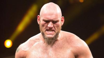 Lars Sullivan regresa al ring de NXT después de su lesión en la mandíbula