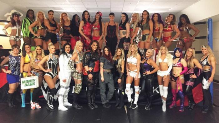 WWE podría realizar un evento exclusivo para superestrellas de la división femenina