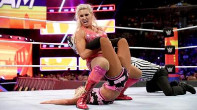 Charlotte se convierte en la nueva campeona de mujeres de SmackDown en WWE SummerSlam