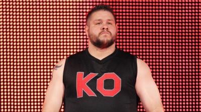 Kevin Owens, sobre su rivalidad con Braun Strowman: 'No fue muy divertida que digamos'