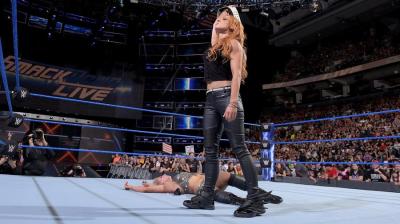 El combate entre Becky Lynch y Charlotte Flair en Hell In A Cell podría confirmarse hoy en SmackDown Live