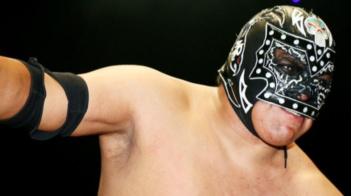 Mr. Niebla se presenta en mal estado durante show de CMLL