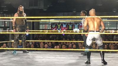 Harper hace una aparición sorpresa en NXT para retar a Ricochet