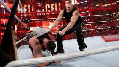 Brock Lesnar interviene en la lucha estelar de WWE Hell in a Cell
