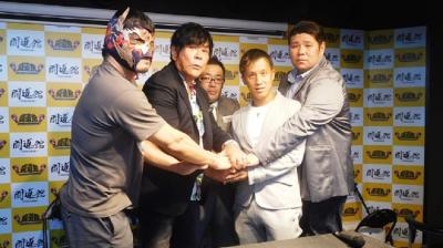 Atsushi Onita vuelve a los cuadriláteros tras su séptimo retiro