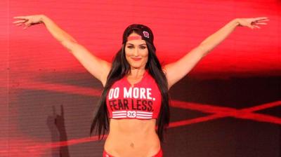 Nikki Bella es añadida a la gira de WWE en España