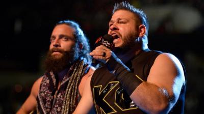 Ex jugadores de Seattle Supersonic retan a Elias y Kevin Owens a un combate