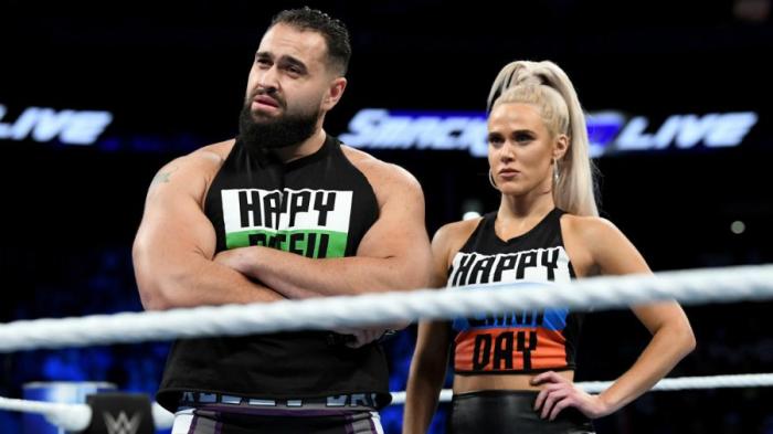 Aiden English provoca a Rusev con comentarios sugestivos hacia Lana