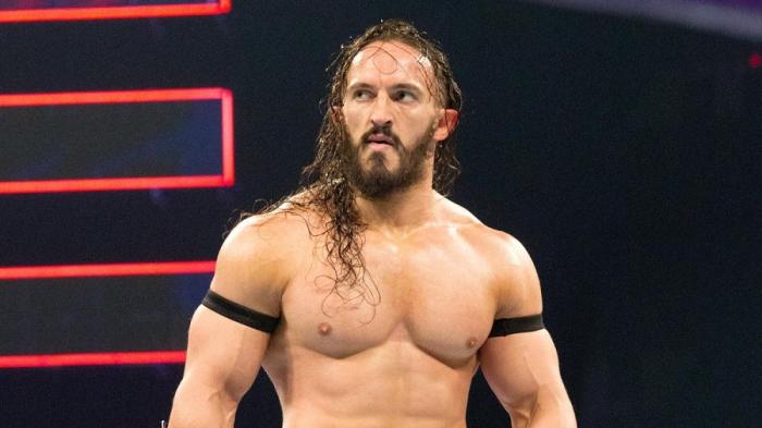 Neville reaparece en Dragon Gate bajo el nombre de PAC