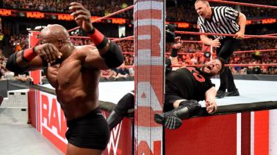 WWE Raw: Bobby Lashley realiza un turn heel - Paul Heyman aparece para promocionar Crown Jewel