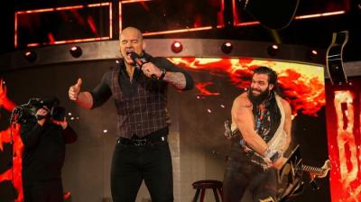 Elias ataca al gerente interino Baron Corbin durante Monday Night RAW