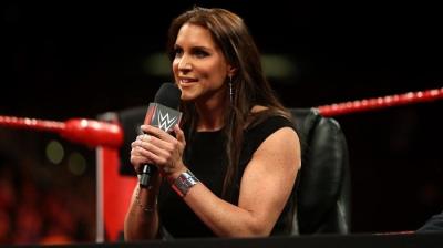 Stephanie McMahon cuenta una anécdota previa a su combate en WrestleMania