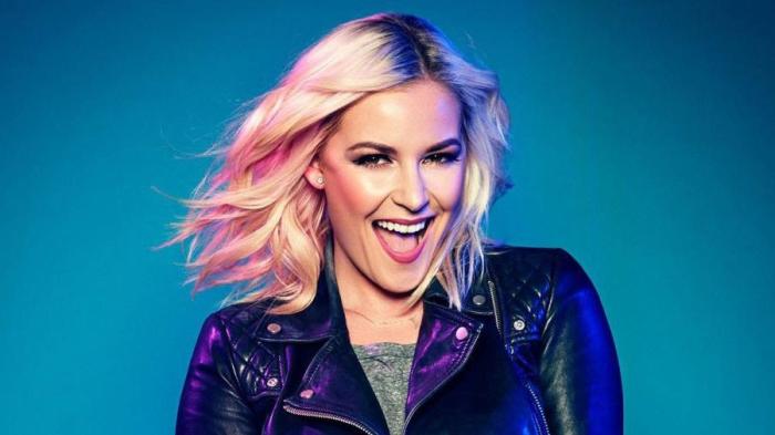 Renee Young revela el consejo que le dio Paul Heyman antes de debutar en Raw