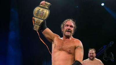 Silas Young estaría cerca de firmar con WWE