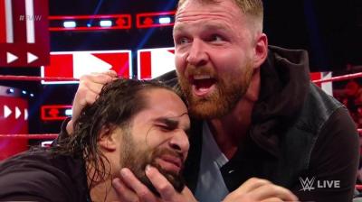 Dean Ambrose y Seth Rollins protagonizan un enfrentamiento durante Monday Night RAW